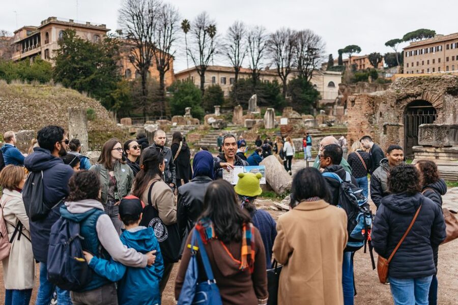 Rome: Colosseum, Palatine Hill & Roman Forum Guided Tour - Which guide style you’ll probably want