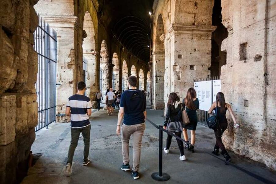 Rome: Colosseum, Palatine & Roman Forum Tour w/Entry Ticket - Seeing the arena from the second level for the best inside-outside views