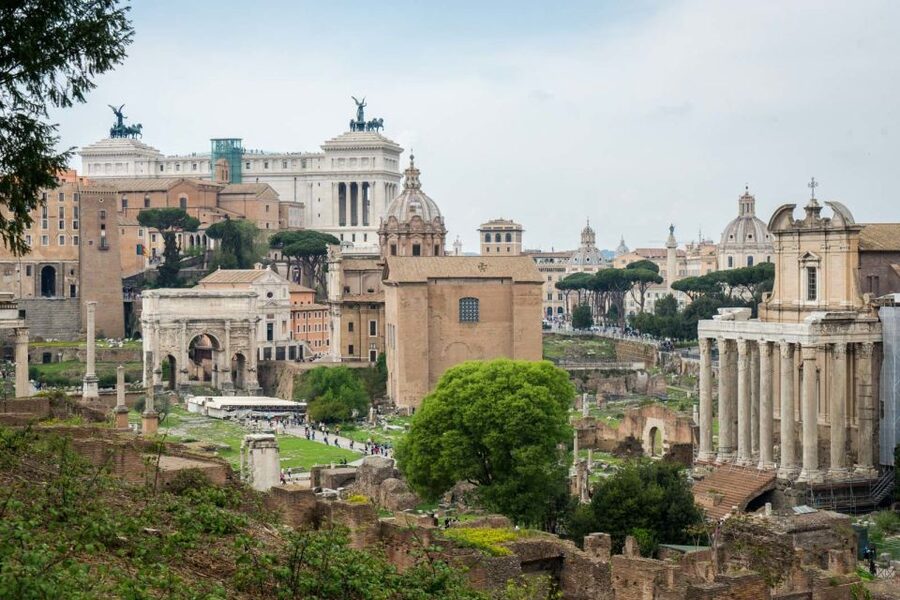 Rome: Colosseum, Roman Forum and Palatine Hill Group Tour - The Side Stops: Basilica of Maxentius, Vestal Virgins, and the Arches