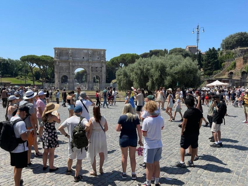 Rome: Colosseum, Roman Forum & Trajan's Market Exterior Tour - Palatine Hill facts, tied to what you are seeing nearby