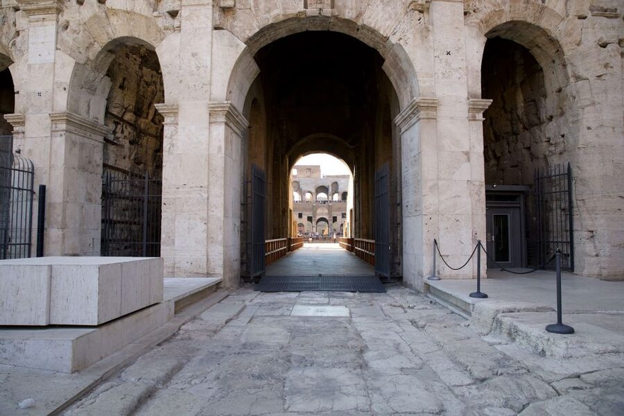 Rome: Colosseum Underground Small Group Guided Tour - Self-guided Palatine Hill and Roman Forum: spend your hour wisely