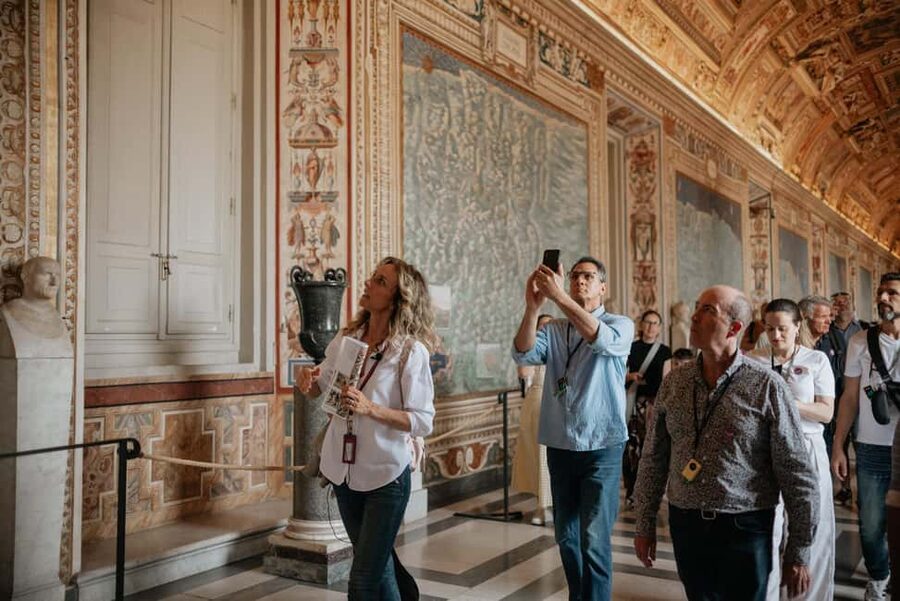 Rome: Colosseum, Vatican Museums & Historic Center in a Day - Meeting at Piazza Navona, then a fast Rome warm-up