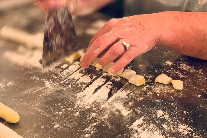Rome Cooking: Pasta & Tiramisu Making, Free-Flowing Fine Wine - Who should book this pasta and tiramisu class