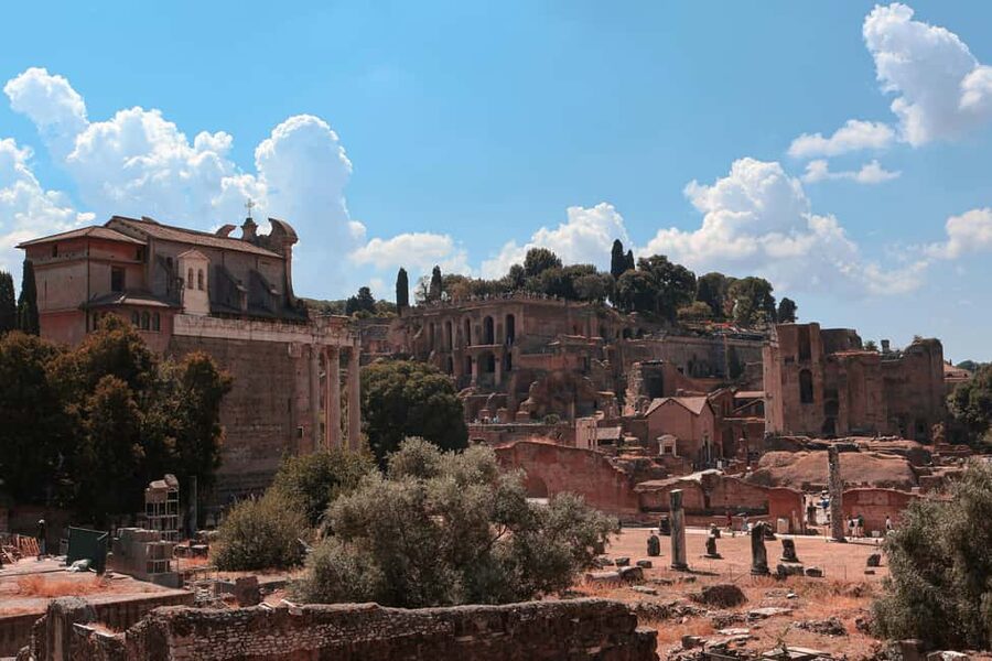 Rome: Domus Aurea Guided Tour and Virtual Reality Experience - Languages: get the guide you can actually follow