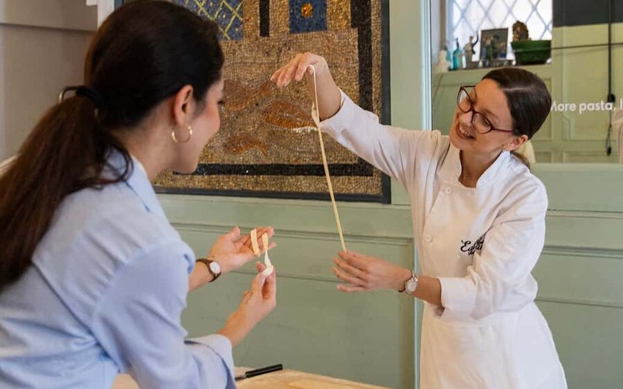 Rome: Enjoy Spritz and Pasta Making in Piazza Navona - The Meal Portion: Wine, Non-Alcoholic Drinks, and Water