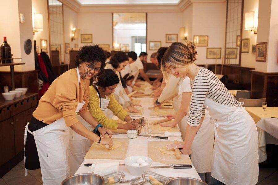 Rome: Fettuccine Pasta Cooking Class in Rome's City Center - Meeting at Ristorante Tucci, and the time rule that keeps it smooth