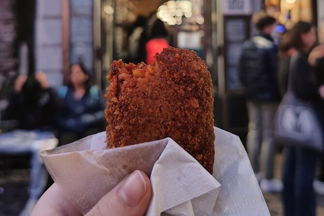 Rome Food Tour & Wine: Trastevere & Campo de' Fiori Like a Local - The fish stop at Dar Filettaro a Santa Barbara