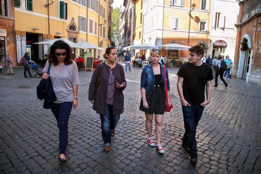 Rome: Food & Wine Tour of Campo de Fiori, Ghetto, Trastevere - The walking rhythm, group size, and the real-life pacing
