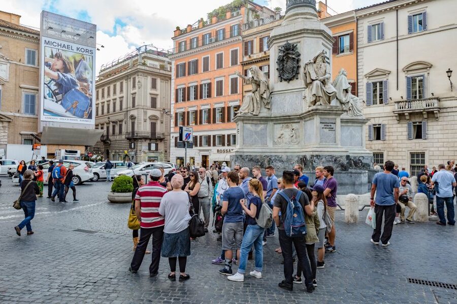 Rome: Fountains and Squares Small-Group Walking Tour - Marcus Aurelius Column and the Gladiator look
