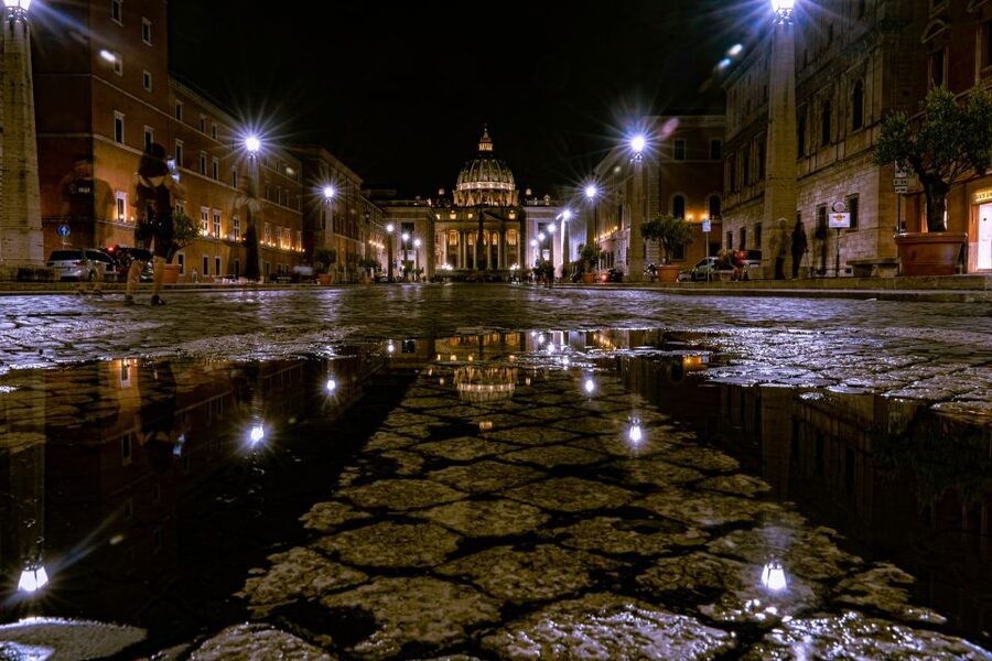 Rome: Ghostly Nighttime Walking Tour - The Fountain of the Mask: Small Stop, Strong Atmosphere