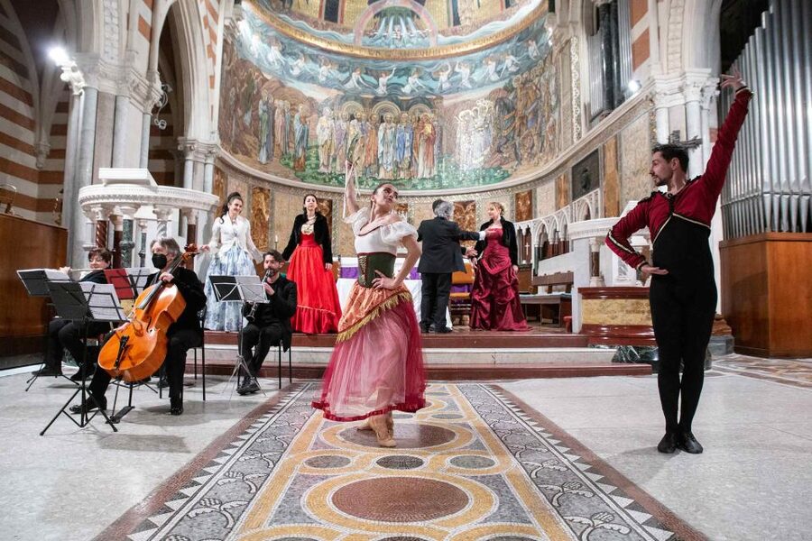 Rome: Giuseppe Verdi's "La Traviata" Live Performance - Comfort, weather, and what to bring since drinks are not included