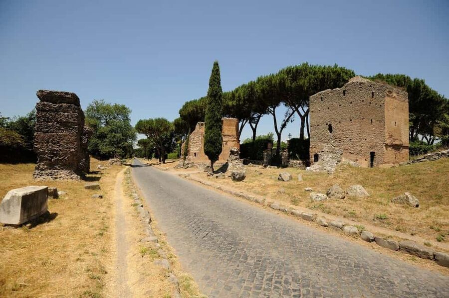 Rome: Guided Catacombs Tour & Capuchin Crypt (Audio Guide) - Reading the room: why the catacombs experience has rules