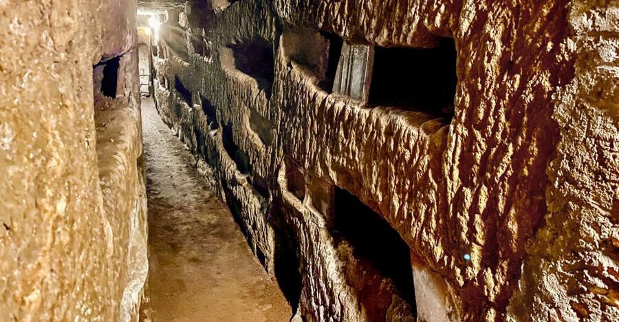 Rome: Guided Roman Catacombs Tour with Transfers - Inside the 4 levels: burial chambers, frescoes, and symbolism