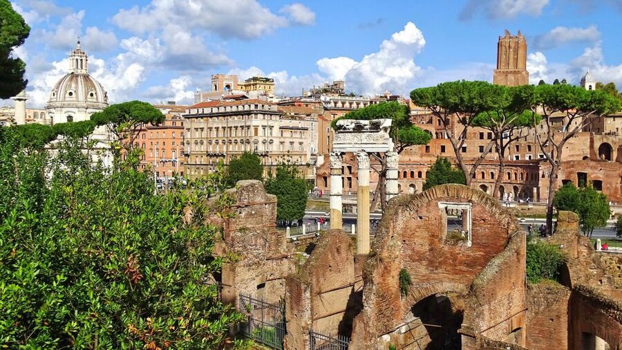 Rome: Guided Tour of Colosseum, Roman Forum & Palatine Hill - The guide experience: clear explanations, better pacing, and headsets that help