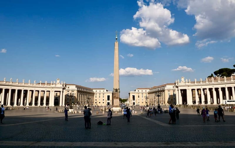 Rome: Guided Tour of St. Peter's Basilica, Grottoes & Square - Clothing, ID, and the rules that shape your experience
