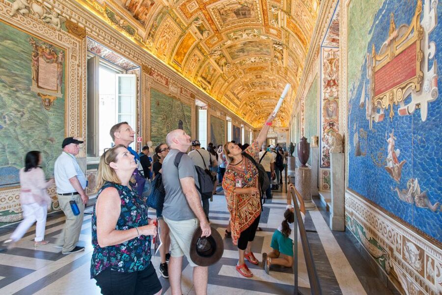 Rome: Guided Tour of St. Peter’s Basilica & Panoramic Dome - Early Access at St. Peter’s Square, Then Straight Into the Story