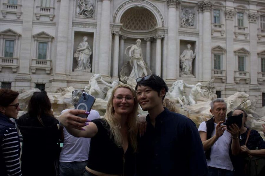 Rome: Guided Walking Tour in English or Spanish - Piazza Navona: 20 minutes that connects art, politics, and streets