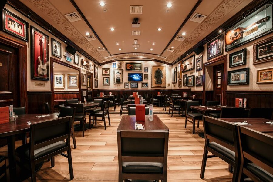 Rome: Hard Rock Cafe Experience - Service pace and seating: what to expect when it is busy