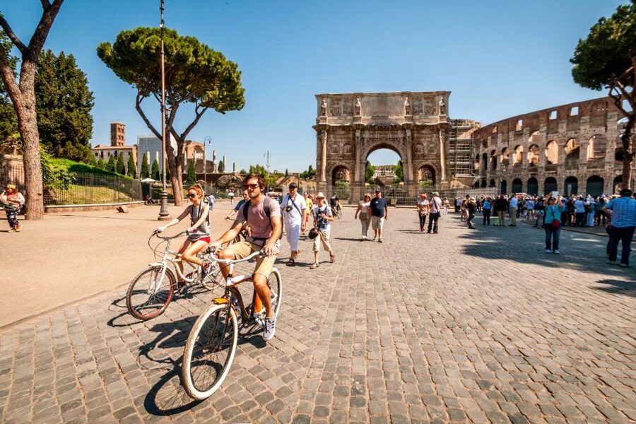Rome: Highlights Bike Tour - Colosseum stop that feels like a photo opportunity marathon