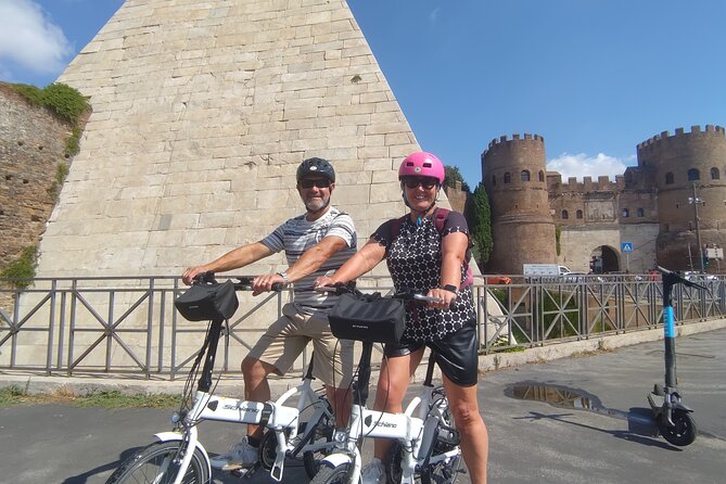 Rome Highlights by E-Bicycle Small group - Stop 1: Through the middle of the Roman Forum, with Trajan Market views