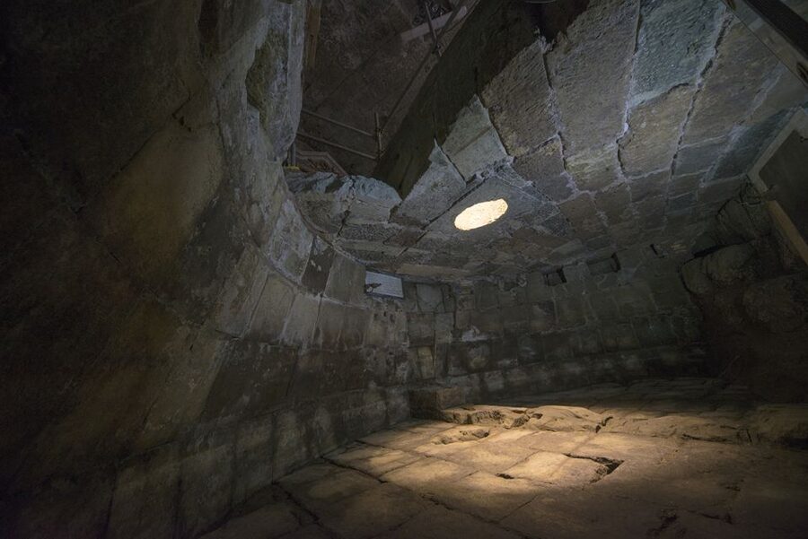 Rome: Mamertime Prison Entrance Ticket with Audio guide - Carcer Tullianum: Rome’s oldest prison in a tightly packed visit