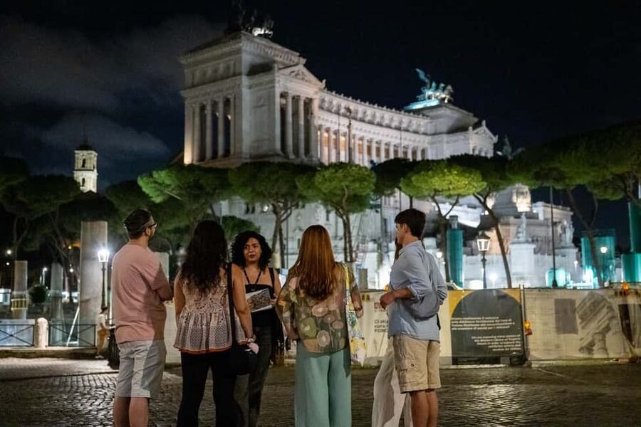 Rome: Moonlight Walking Tour – Free for Kids - Key highlights to look for