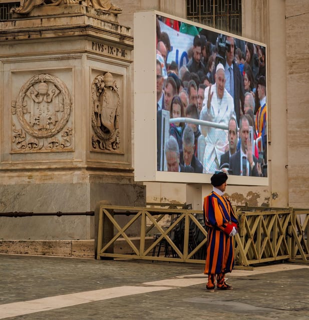 Rome: Papal Audience Tour With Reserved Access - Reserved tickets, headsets, and the guide who handles the crowd