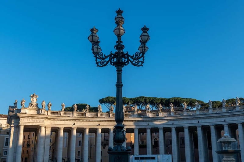 Rome: Papal Audience with Pope Leo IV - What happens during the ceremony: greet, bless, sing, and hear the Pope