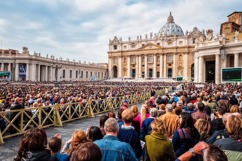 Rome: Papal Audience with Pope Leo XIV & Expert Guide - Getting through the crowd and security with a guide