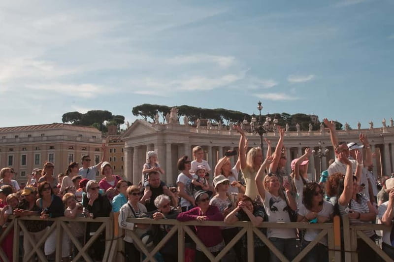 Rome: Papal Audience with Pope Leo XIV & Expert Guide - Group size and the advantage of moving as one