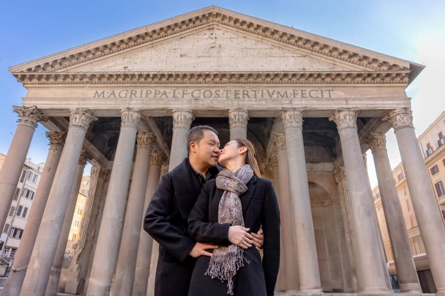 Rome: Personalized Photoshoot outside the Colosseum - Pose guidance that keeps your photos looking real