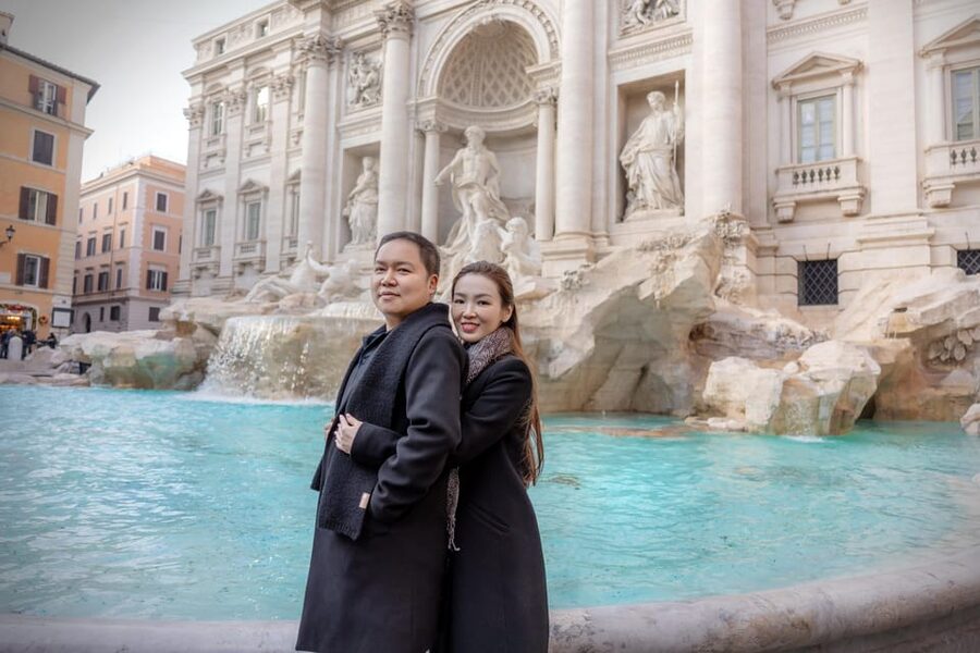 Rome: Personalized Photoshoot outside the Colosseum - Photo packages: 20, 40, or 60 edited photos