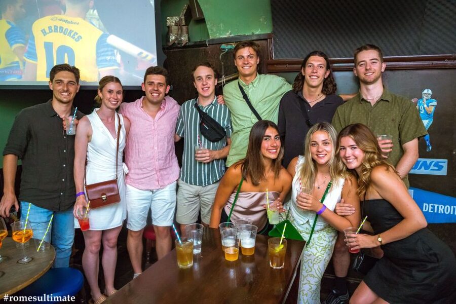 Rome: Pub Crawl and Ultimate Party with Open Bar and Pizza - How the Night Flows After the First Hour