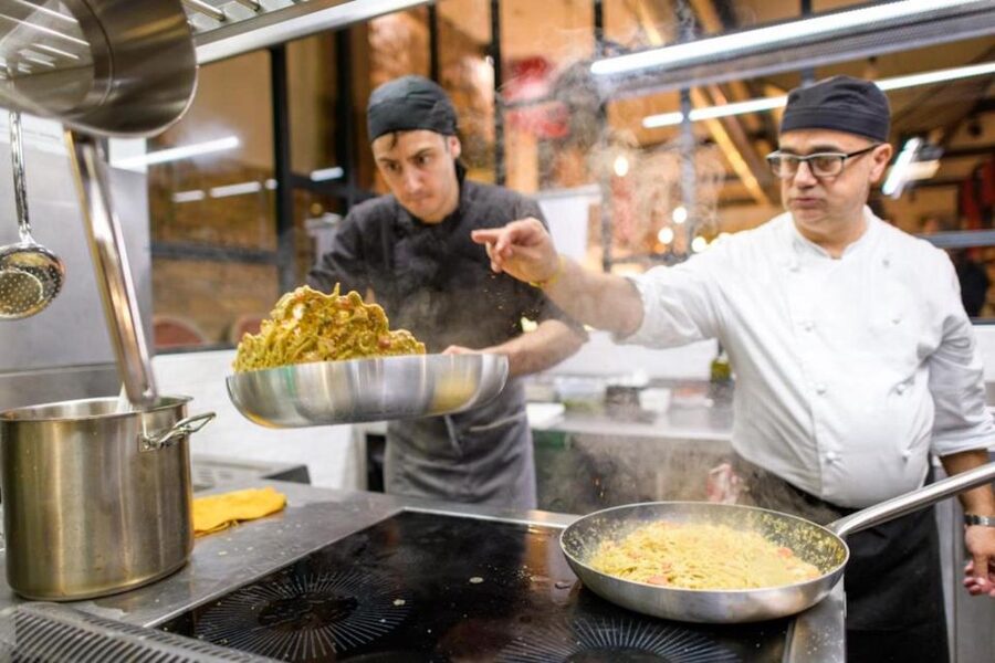 Rome: Roman Master Chef Cooking Class with Wine - Drinks and atmosphere: wine and limoncello without the awkwardness