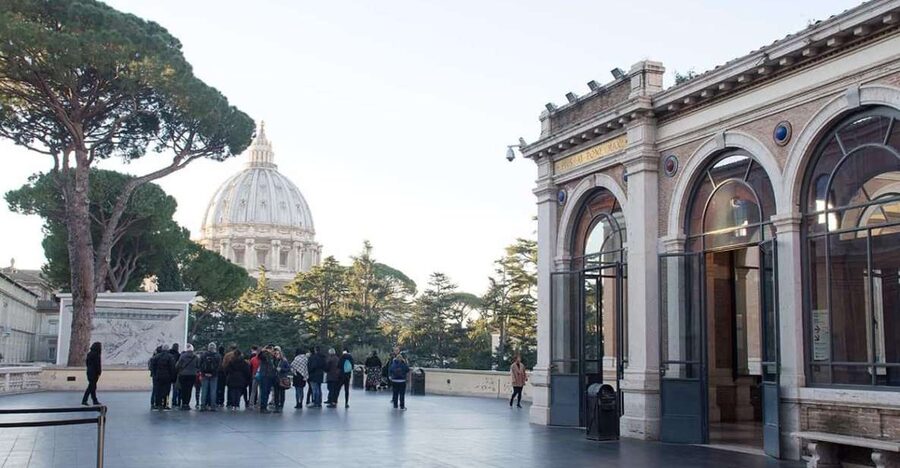 Rome: Skip the line Vatican Museums & Sistine Chapel Tour - Skip-the-line entry, and why it still won’t feel effortless