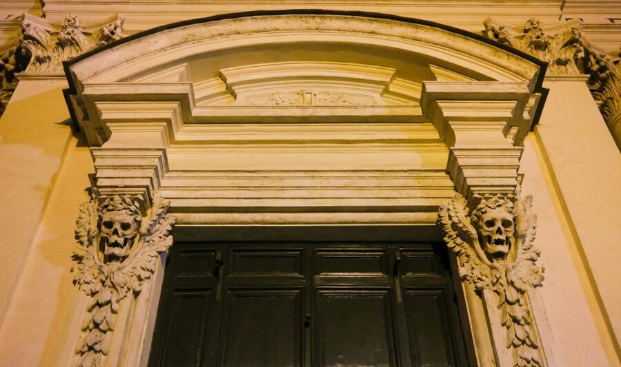 Rome: Small Group Rome's Dark Side - Ghosts & Legends Tour - From Giordano Bruno to Campo de’ Fiori: Where the Night Begins