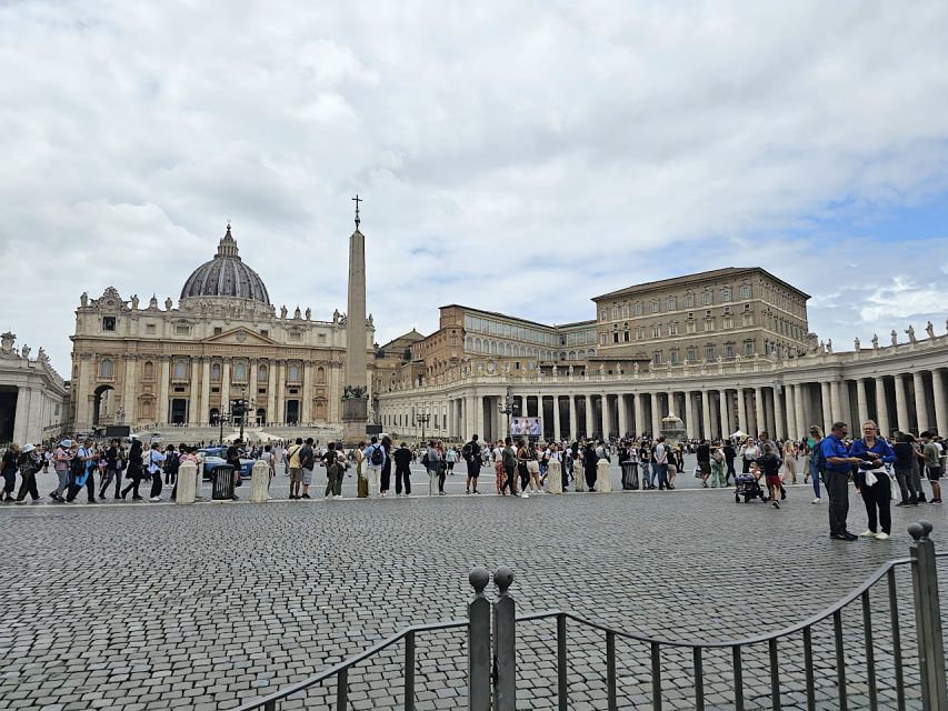 Rome: St. Peter's Basilica, Dome, and Vatican Grottoes Tour - The Papal Grottoes: underground burials and ancient frescoes