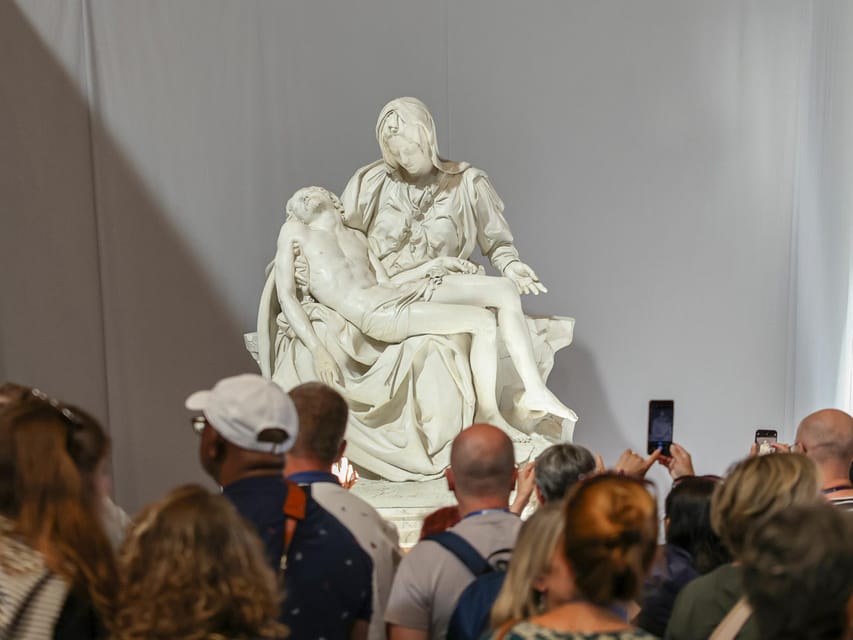 Rome: St. Peter's Basilica, La Pietà, Papal Tombs and Dome - Tombs beneath your feet: Papal Tombs and Vatican Grottoes