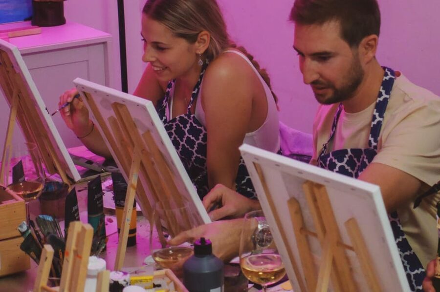 Rome: Tipsy Painting Class with Fine Wine and Arts - Who This Tipsy Painting Class Suits Best