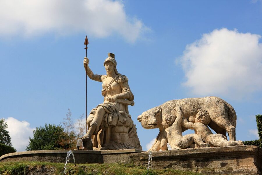 Rome: Tivoli Day Trip with Villa d'Este and Villa Adriana - How guides and headsets shape the whole day