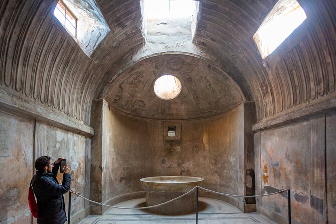 Rome to Pompeii, Sorrento & Capri: 2-Day South Italy Tour - Bus time, guide changes, and the reality of group logistics
