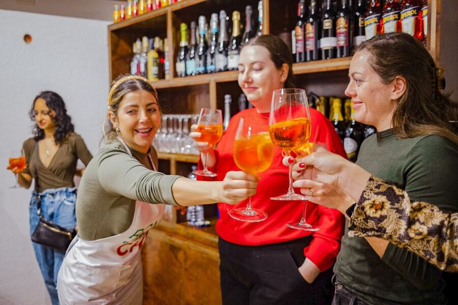 Rome: Traditional Pasta with Cocktails Cooking Class - Carbonara or cacio e pepe: picking your sauce option