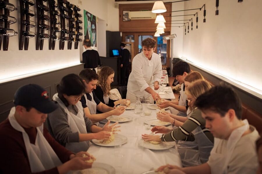 Rome: Traditional Pizza Cooking Class near Piazza Navona - Baking your Roman pizza, then eating it while the osteria buzz stays on