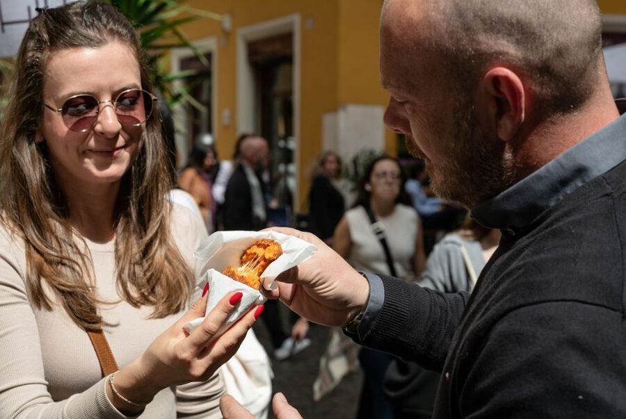 Rome: Trastevere & Campo de Fiori Street Food Walking Tour - Santa Maria in Trastevere and the pizza tradition that locals actually talk about