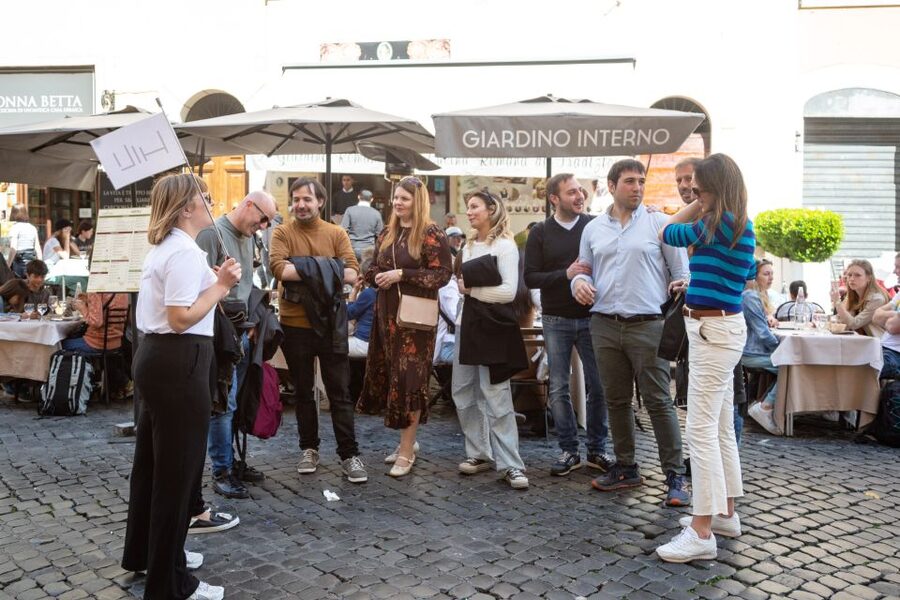 Rome: Trastevere & Campo de Fiori Street Food Walking Tour - Piazza Farnese, Ponte Sisto, and river views that make the walking feel worth it