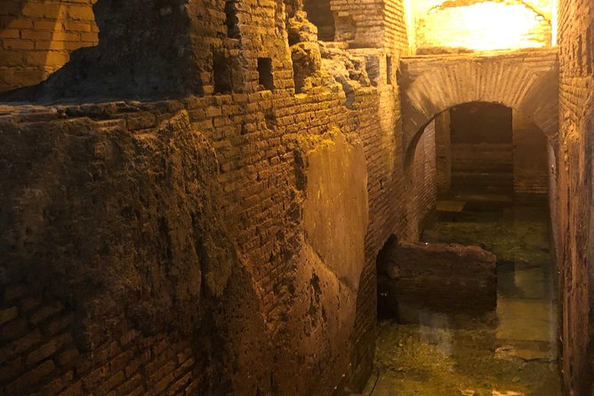 Rome: Trevi Fountain District and Underground Domus Guided Tour - Meeting Point, Time, and the Small-Group Reality