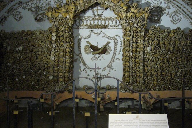 Rome Underground: Catacombs Tour, Aqueducts and Appian Way - Catacombs in a Crowd-Free Window: San Sebastiano or Domitilla