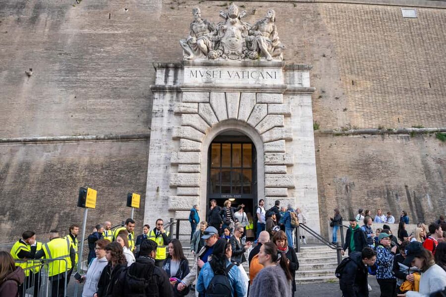 Rome: Vatican Museums & Sistine Chapel Tour with Fast Entry - The Core Vatican Museums Walk: Context, Caravaggio, and Raphael Rooms