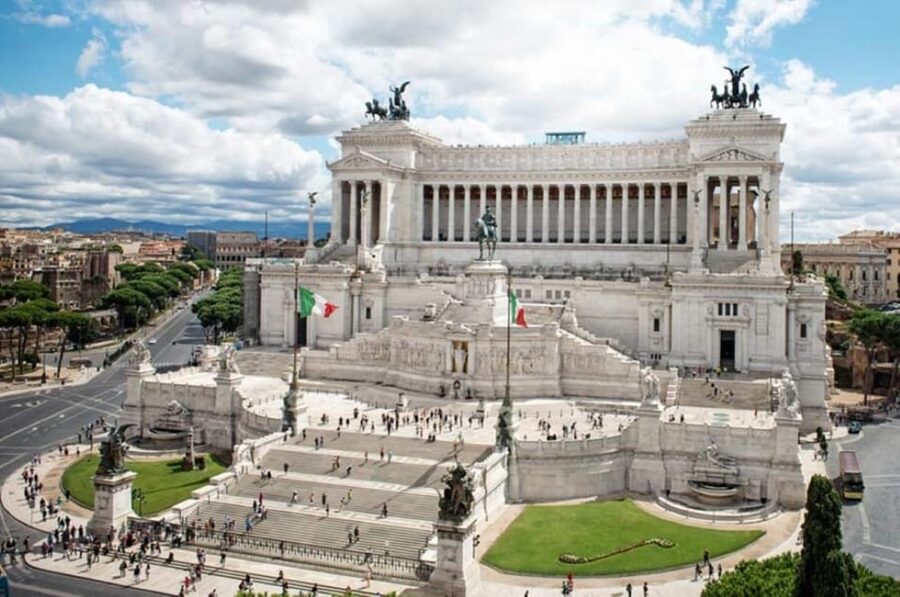 Rome: Vittoriano with Rooftop & Palazzo Venezia Hosted Entry - Priority Entrance and the Elevator to the Terrace