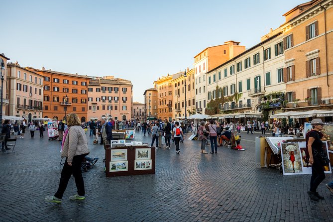 Rome Walking Tour with Piazza Navona, Trevi Fountain and Pantheon - Guides, radio, and staying together in Rome crowds